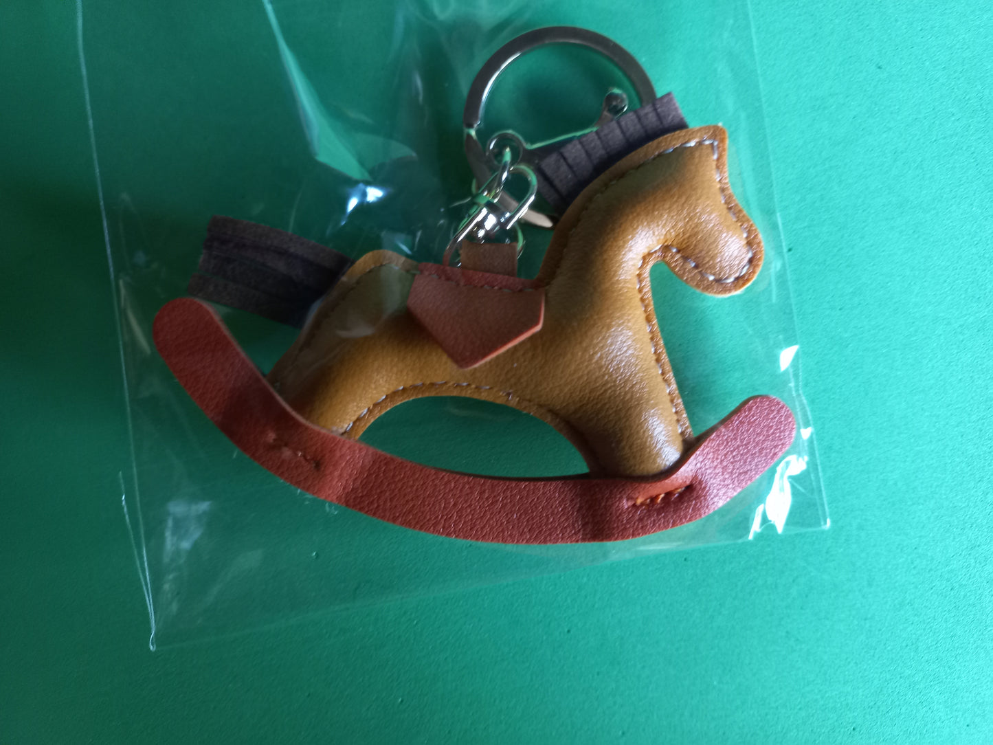 JOLY, Porte-clé coloré cheval à bascule